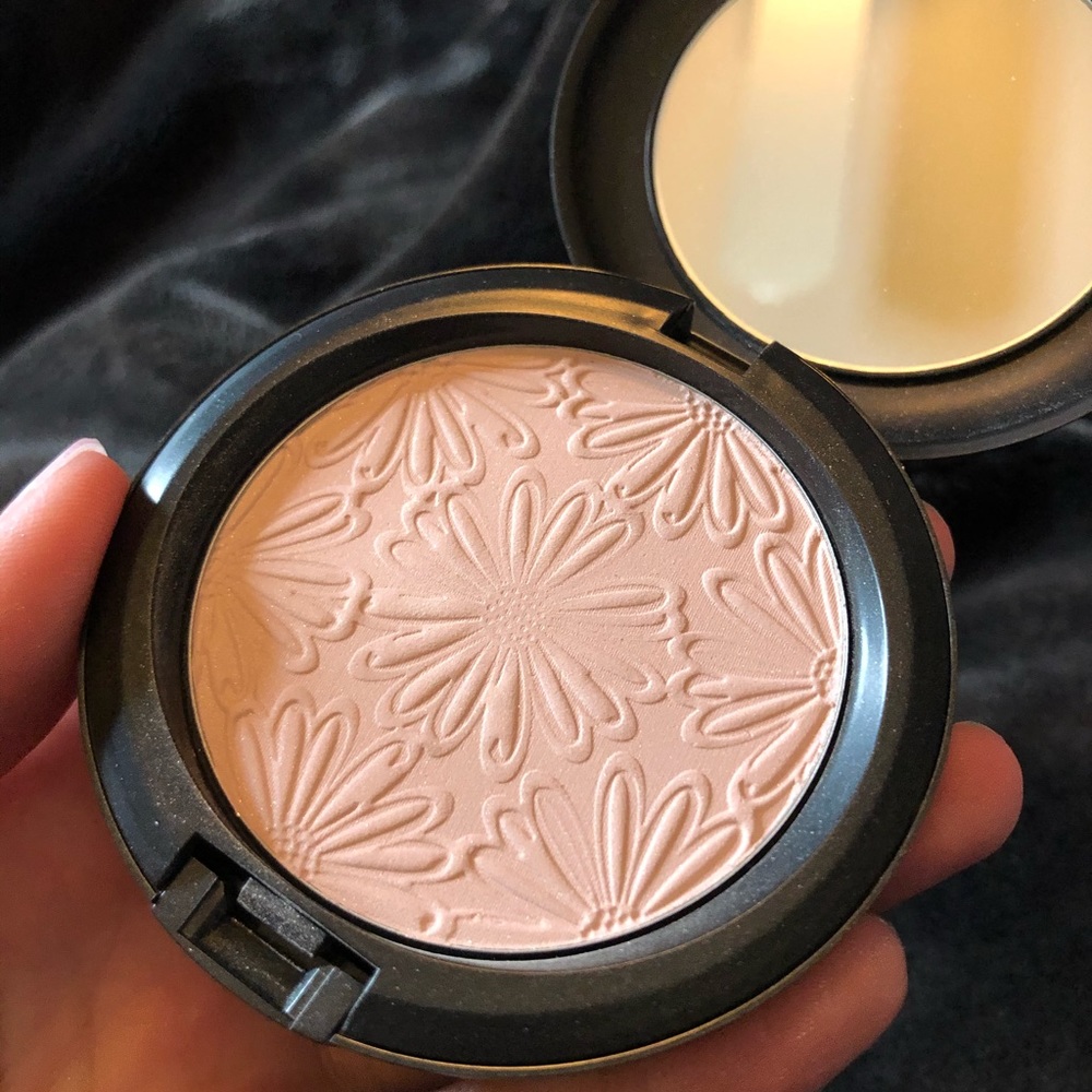 MAC Light Sunshine Beauty Powder